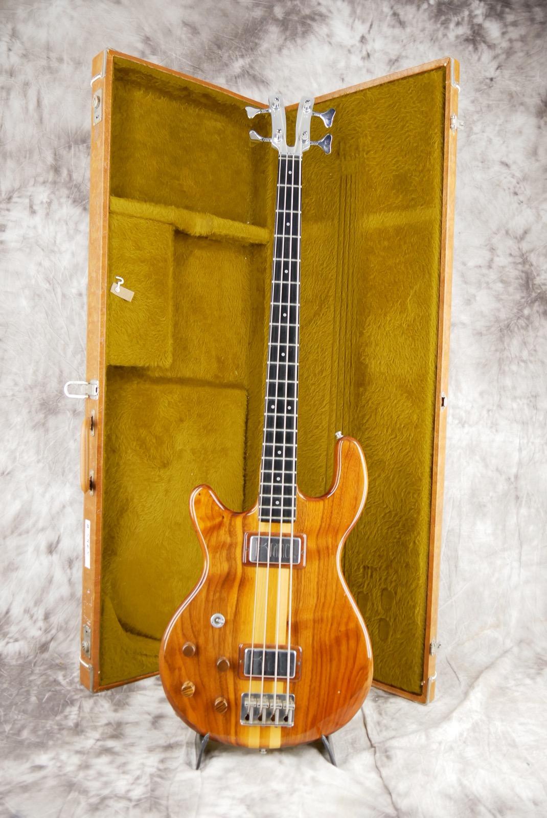 Kramer_Bass_450_B_walnut_left_hand - 14.jpg